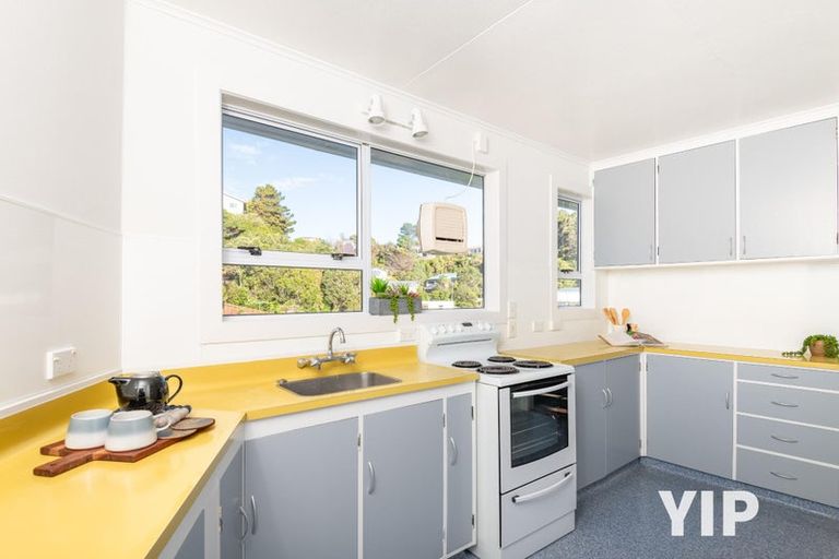 Photo of property in 9 Omega Street, Newlands, Wellington, 6037