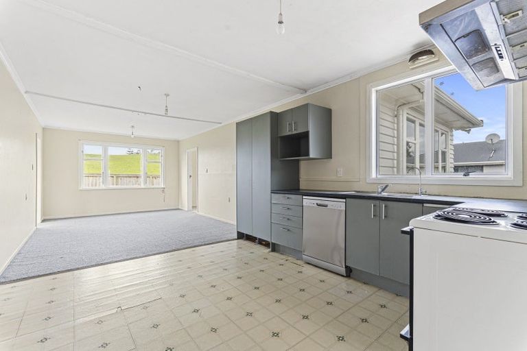 Photo of property in 44 Egmont Road, Waiwhakaiho, New Plymouth, 4312
