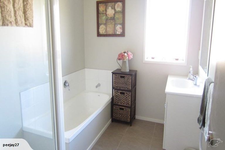 Photo of property in 4 Park Avenue, Waikanae, 5036