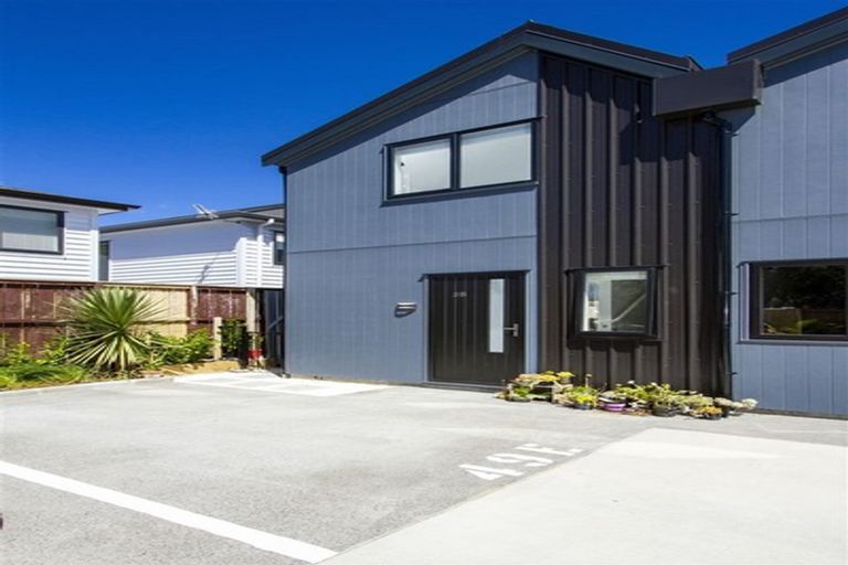Photo of property in 2b Rosalind Road, Glenfield, Auckland, 0629