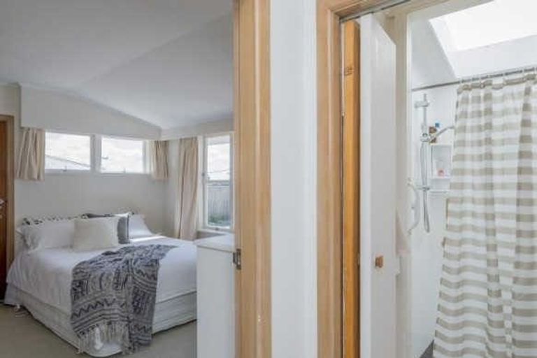 Photo of property in 130 Seaview Road, Paraparaumu Beach, Paraparaumu, 5032