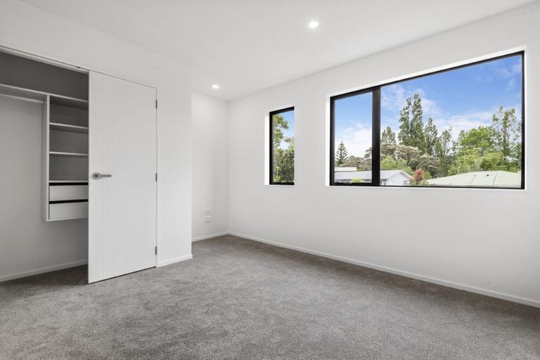 Photo of property in 94 Godley Road, Green Bay, Auckland, 0604