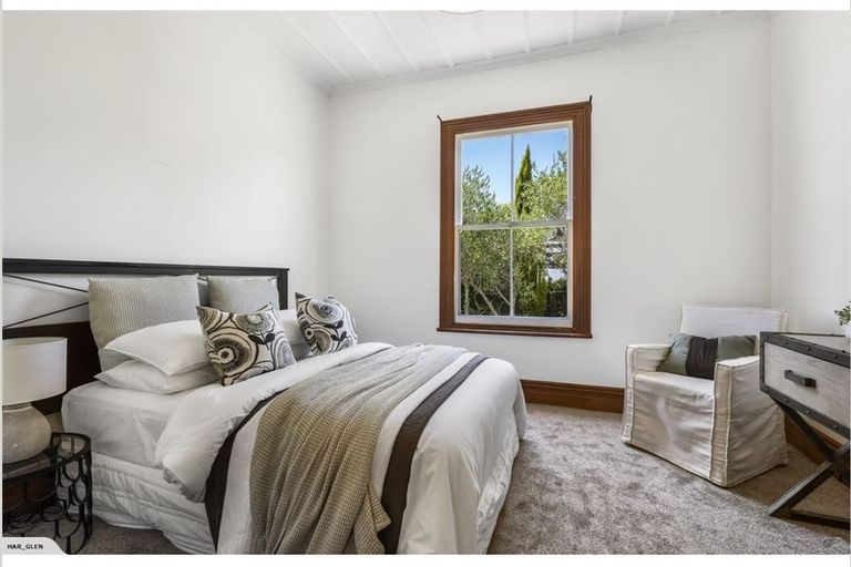Photo of property in 12 Rodney Road, Northcote Point, Auckland, 0627