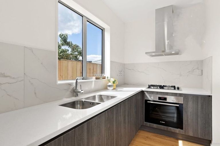 Photo of property in 8b Karamu Street, Te Atatu Peninsula, Auckland, 0610