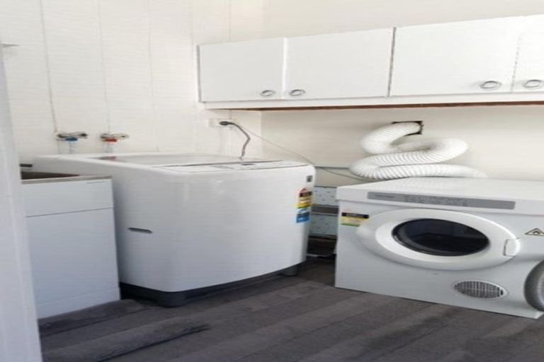 Photo of property in 20 Quigley Street, Newlands, Wellington, 6037