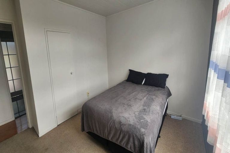 Photo of property in 17 Hewlett Road, Massey, Auckland, 0614