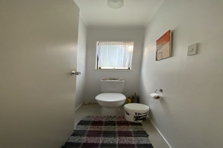 Photo of property in 8 Crosby Road, West Harbour, Auckland, 0618