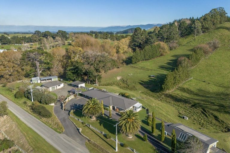 Photo of property in 208 Adelaide Road, Dannevirke, 4930