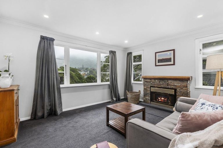 Photo of property in 5 Tui Terrace, Tawa, Wellington, 5028
