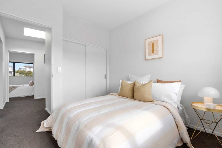 Photo of property in 21b Chippendale Crescent, Birkdale, Auckland, 0626
