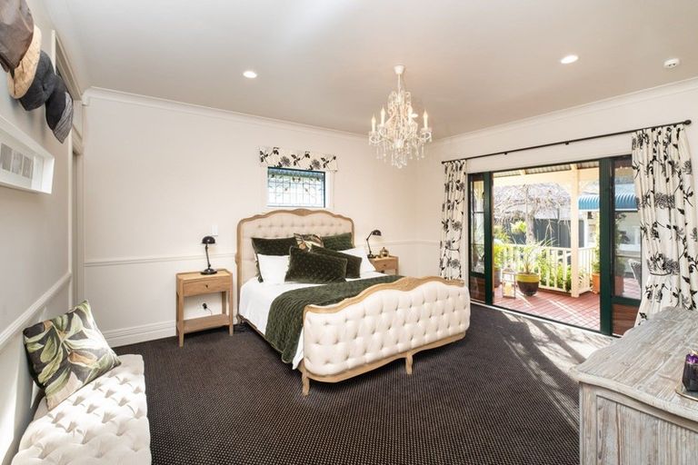 Photo of property in 100 Church Road, Taradale, Napier, 4112