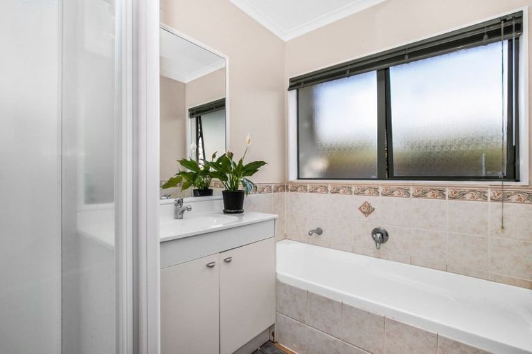 Photo of property in 11 Kaimoana Street, Weymouth, Auckland, 2103