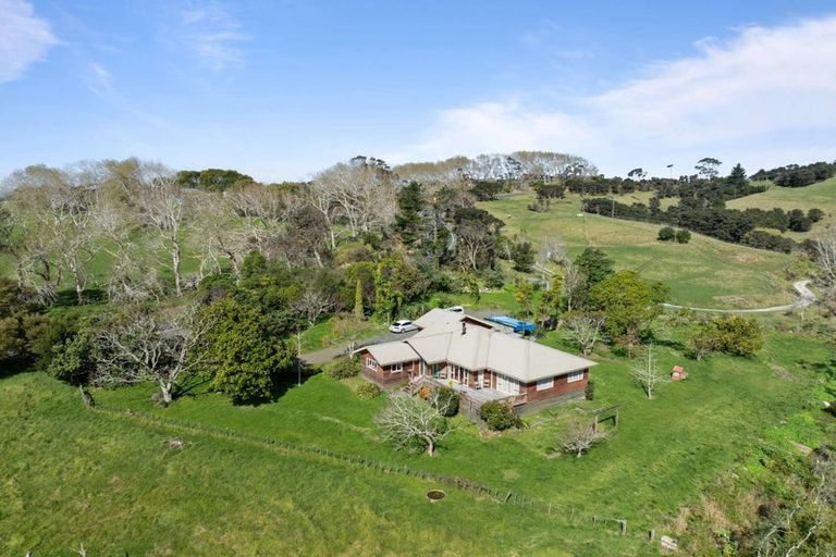 Photo of property in 1175 South Head Road, South Head, Helensville, 0874