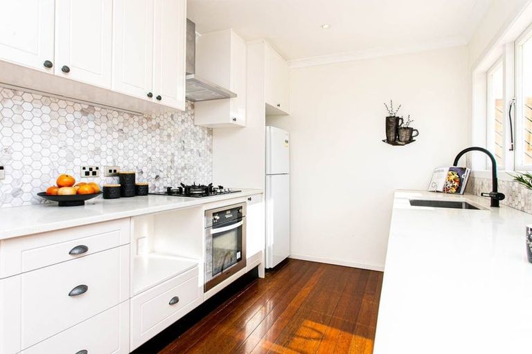 Photo of property in 28 Harbour View Road, Te Atatu Peninsula, Auckland, 0610