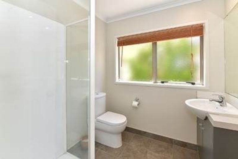 Photo of property in 5 Seamount Drive, Red Beach, 0932