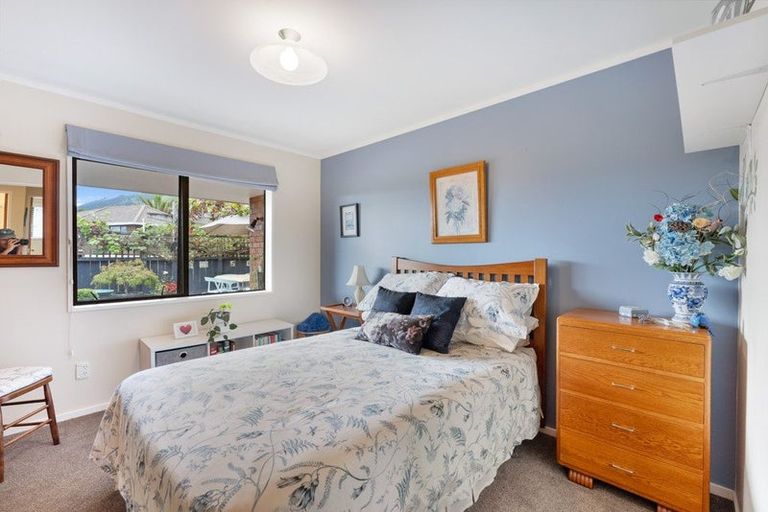 Photo of property in 2 Amokura Street, Waikanae, 5036
