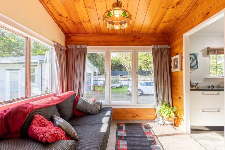 Photo of property in 9 Patterson Grove, Waikanae, 5036
