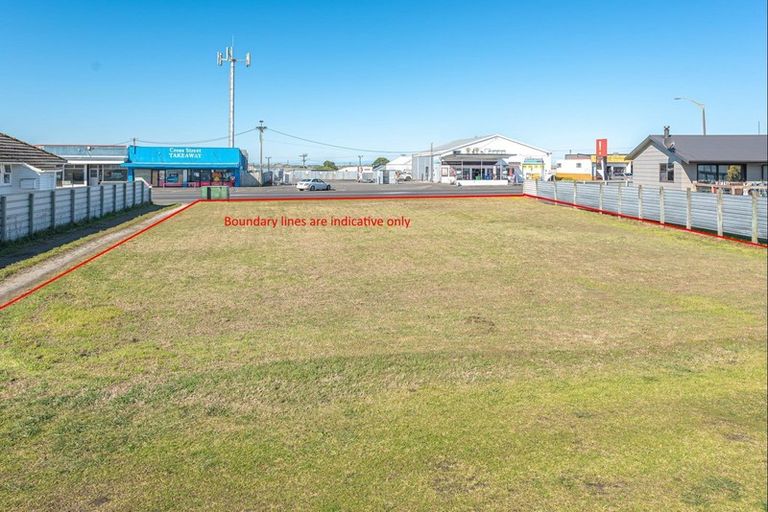 Photo of property in 6 Cross Street, Castlecliff, Wanganui, 4501