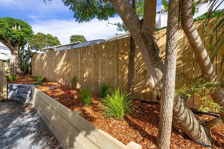 Photo of property in 6 Helen Place, Raglan, 3225