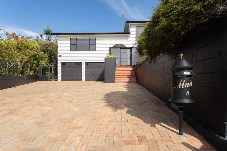 Photo of property in 8 Hillview Crescent, Paparangi, Wellington, 6037