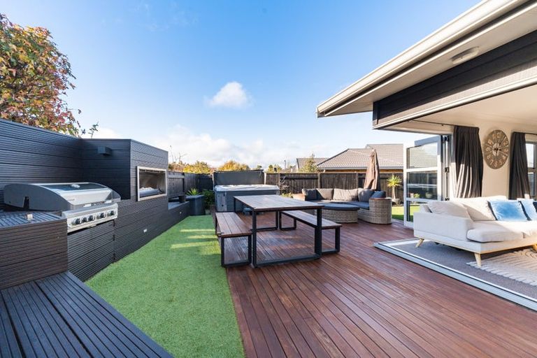 Photo of property in 26 Chestnut Close, Kelvin Grove, Palmerston North, 4414