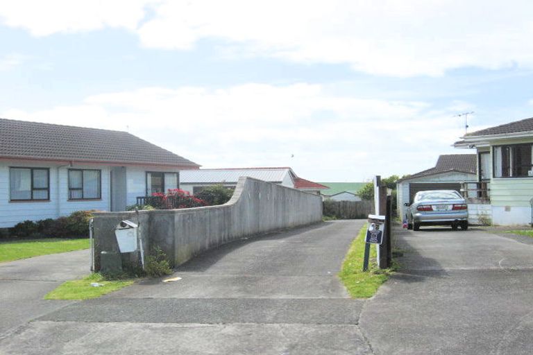 Photo of property in 2/77 Burundi Avenue, Clendon Park, Auckland, 2103