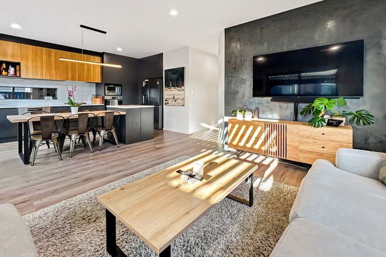 Photo of property in 19 Konoba Avenue, Kumeu, 0810