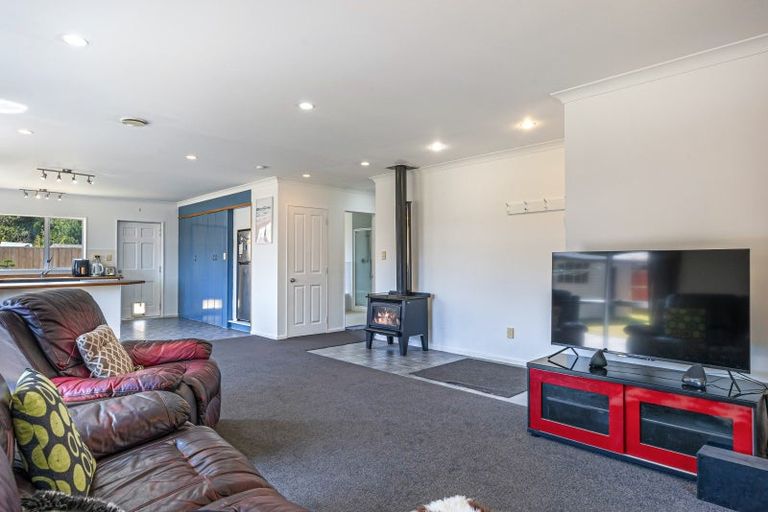 Photo of property in 3 Ipswich Grove, Wainuiomata, Lower Hutt, 5014