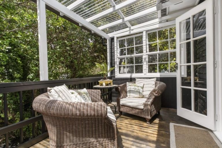 Photo of property in 18 Rimutaka Place, Titirangi, Auckland, 0604