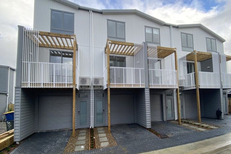 Photo of property in 5/2 Moor Avenue, Te Atatu Peninsula, Auckland, 0610