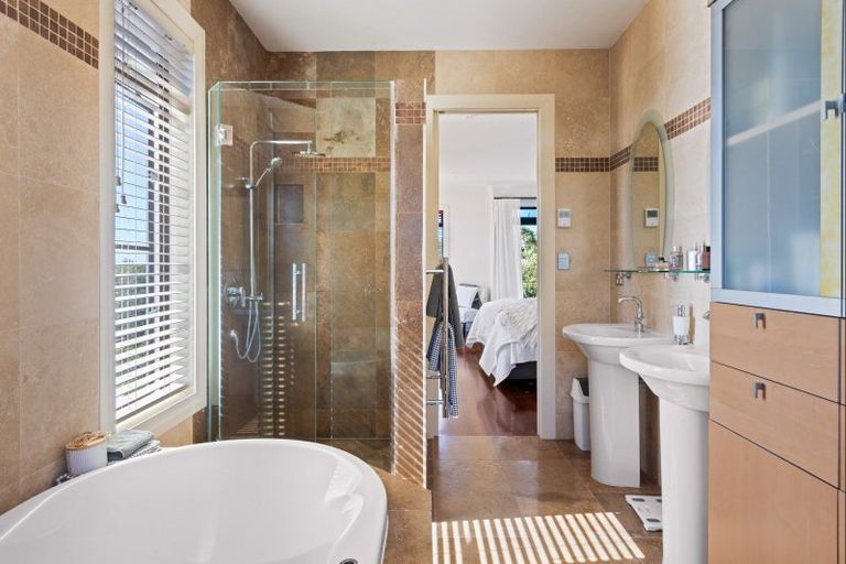 Photo of property in 21 Penwood Close, East Tamaki Heights, Auckland, 2016