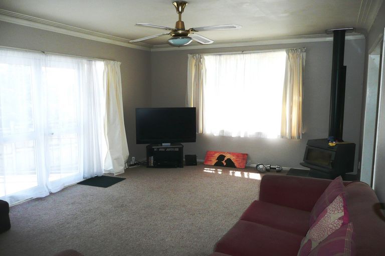 Photo of property in 40 Kingdale Road, Henderson, Auckland, 0610