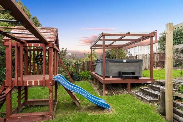 Photo of property in 92 Gallony Avenue, Massey, Auckland, 0614