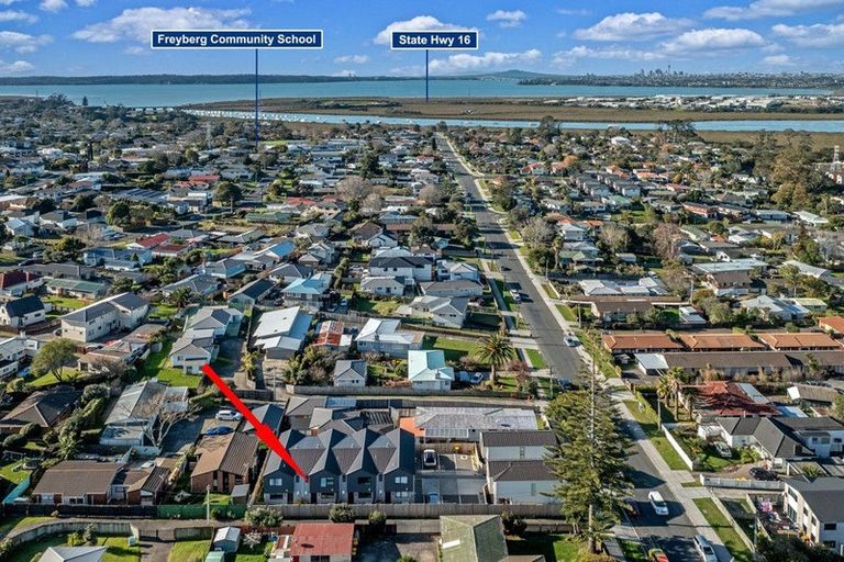 Photo of property in 10e Roberts Road, Te Atatu South, Auckland, 0610