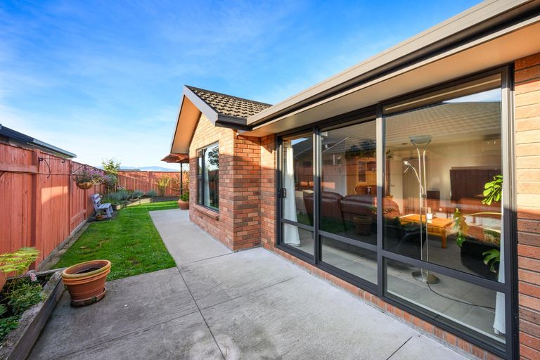 Photo of property in 13 Lorenzo Place, Kelvin Grove, Palmerston North, 4414
