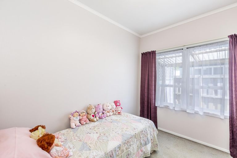 Photo of property in 73 Hutchinson Avenue, New Lynn, Auckland, 0600