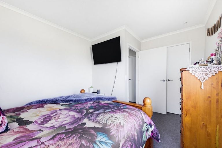 Photo of property in 15 Discovery Place, Marfell, New Plymouth, 4310