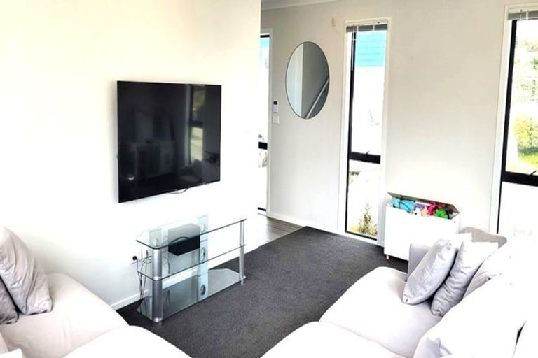 Photo of property in 3d Taupiri Crescent, Titahi Bay, Porirua, 5022