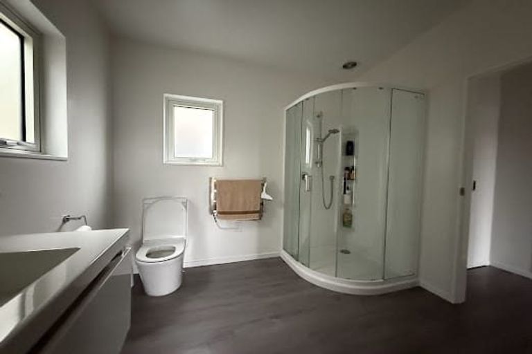 Photo of property in 12a Warrington Grove, Newlands, Wellington, 6037