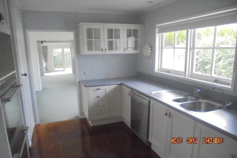 Photo of property in 16 Churton Drive, Churton Park, Wellington, 6037