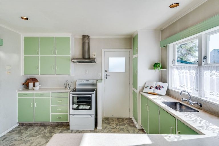 Photo of property in 27 Rochester Street, Tamatea, Napier, 4112