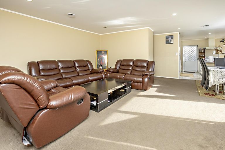 Photo of property in 2/47 Great South Road, Manurewa, Auckland, 2102