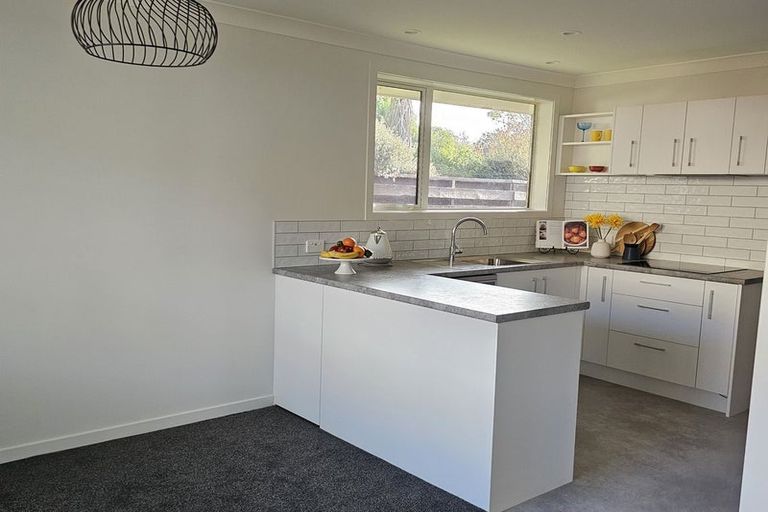 Photo of property in 30b Rewarewa Crescent, Waikanae, 5036
