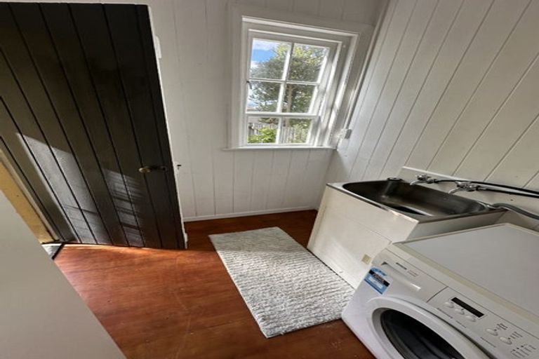 Photo of property in 185a Sutherland Road, Lyall Bay, Wellington, 6022