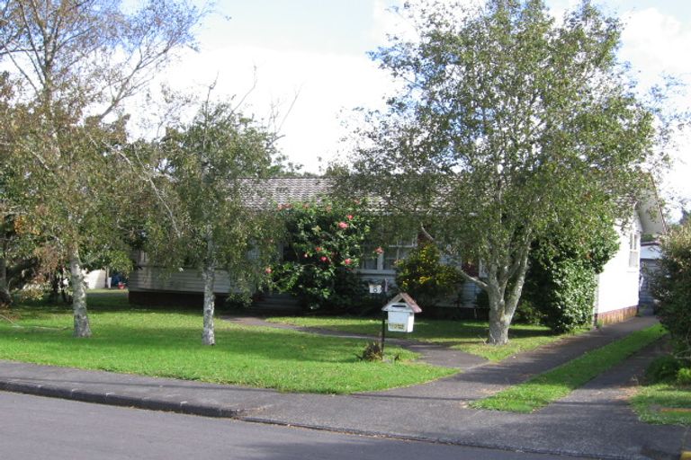 Photo of property in 8 Kaumatua Place, Te Atatu Peninsula, Auckland, 0610