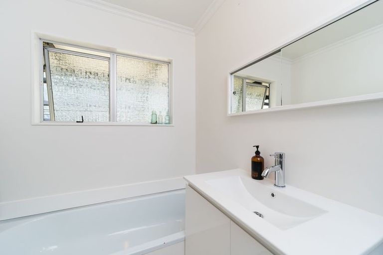 Photo of property in 5a Palliser Place, Milson, Palmerston North, 4414