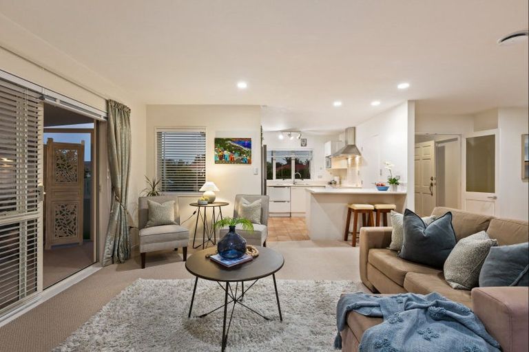 Photo of property in 94 Lakeside Drive, Orewa, 0931