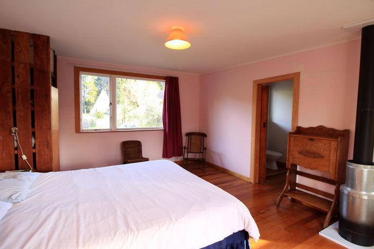 Photo of property in 42 Minnehaha Avenue, Titirangi, Auckland, 0604