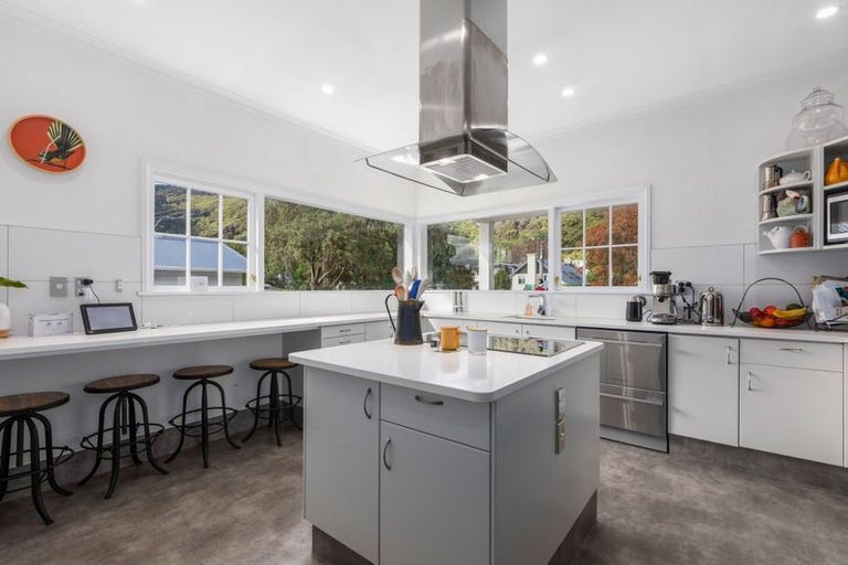 Photo of property in 438 Muritai Road, Eastbourne, Lower Hutt, 5013