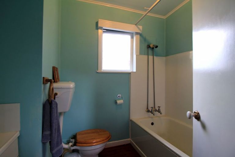 Photo of property in 42 Minnehaha Avenue, Titirangi, Auckland, 0604